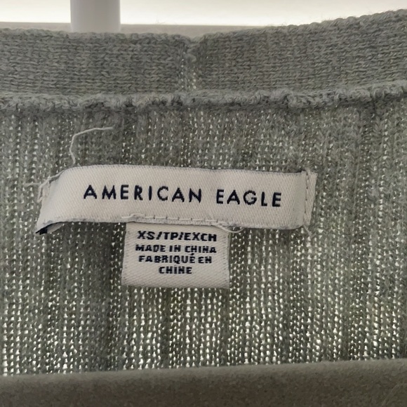 Cropped American Eagle button up shirt - Picture 2 of 4